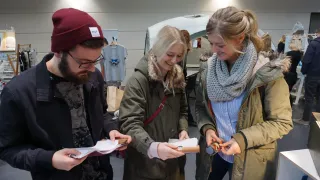 Fair visitors exploring Rollgut